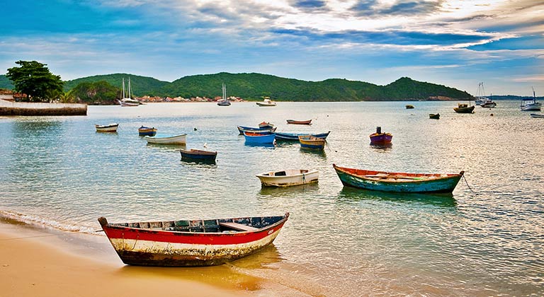 Barcos nas praias de Búzios - Rio de Janeiro